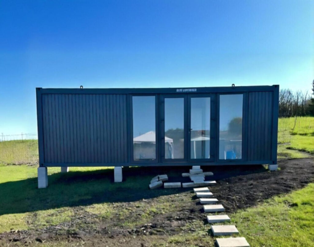 Container modular 8x3m complet echipat – vedere exterioară Blue Container
